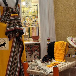 فستان باللحاف الجنوبي باللون الاصفر