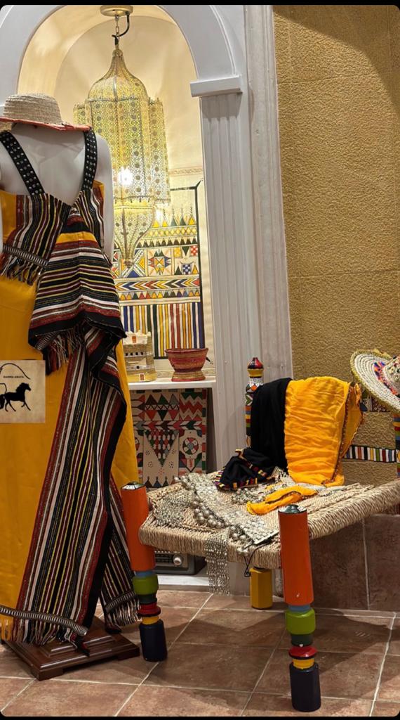 فستان باللحاف الجنوبي باللون الاصفر 